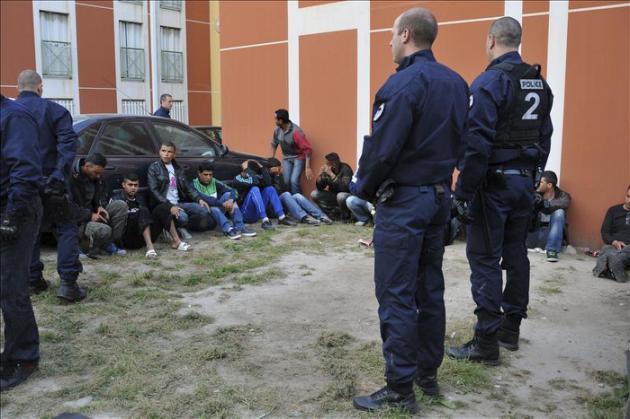 Francia intensifica las expulsiones de sin papeles y crea más plazas de asilo