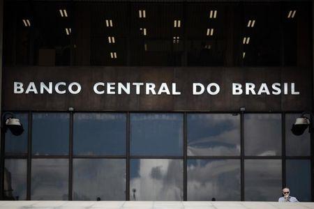 Actividad económica de Brasil se desploma y apunta a recesión