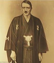 Hitler escondió al mundo esta fotografía suya vistiendo kimono