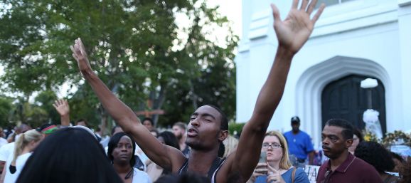Charleston prohíbe manifestaciones en funerales de masacre racial