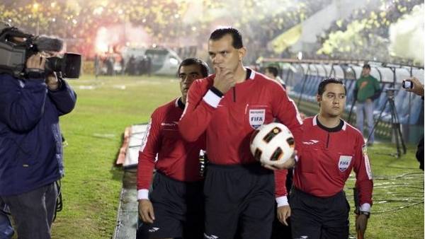 Echan de la Copa América a un juez de línea paraguayo por corrupción