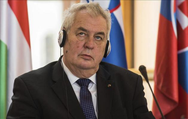 El presidente Checo paga 4.000 euros a quien halle artículo que elogia a Hitler