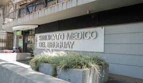 Médicos públicos pararán 24 horas este martes en Uruguay