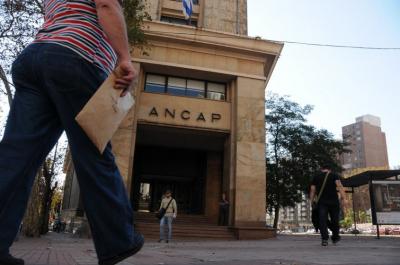 Analizan subir tarifas de combustibles en Uruguay