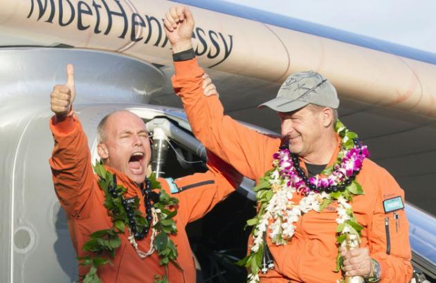 Avión Solar Impulse 2 llega a Hawái y bate récord de vuelo en solitario