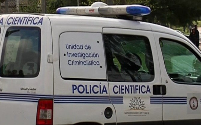Brutal asesinato de mujer en zona rural de Montevideo; Su esposo la halló tirada, con una nesa encima, y se durmió...