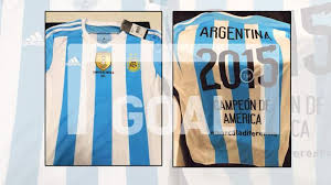 ¡Qué feo!: descubren camiseta de campeón que Argentina iba a utilizar si ganaba a Chile en la final