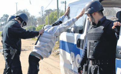 Fiscal pide procesar a siete policías por tiroteo excesivo en calles de Maldonado