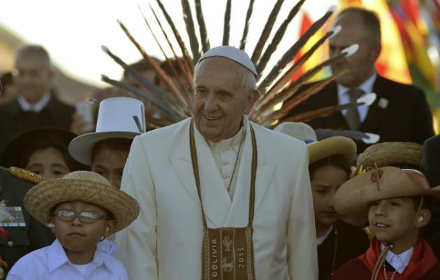 Los fieles pasan la noche esperando la misa del Papa en Bolivia