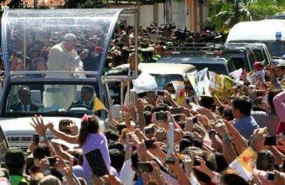 Papa viaja a Paraguay tras intensas visitas en Bolivia y Ecuador