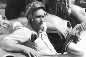 Ordenan exhumar cuerpo del mítico Juan Manuel Fangio a petición de su presunto hijo