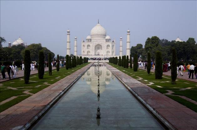 Dos jóvenes se cortan el cuello en el Taj Mahal ante la imposibilidad de casarse