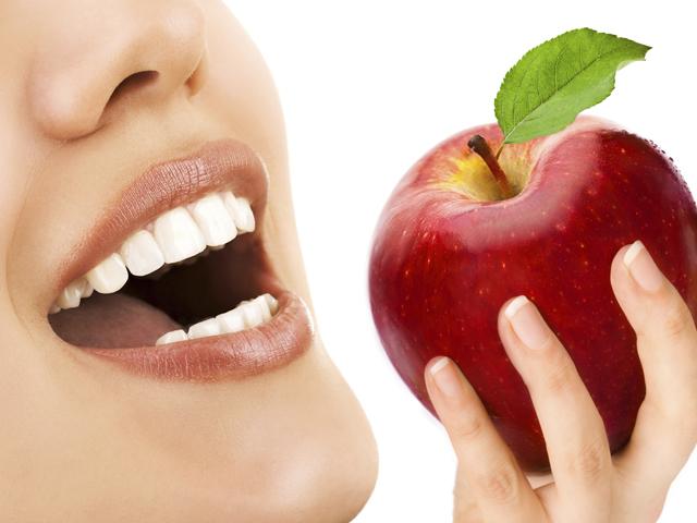 Manzanas elevan el deseo sexual de las mujeres, según estudio
