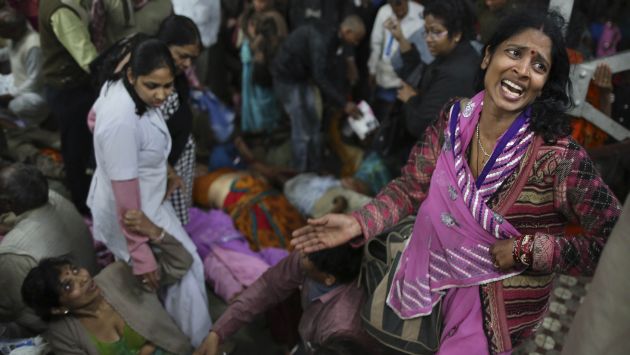 Estampida humana mata a dos mujeres en India