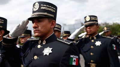 'Le Monde' arremete contra el "vergonzoso" desfile del Ejército mexicano en París