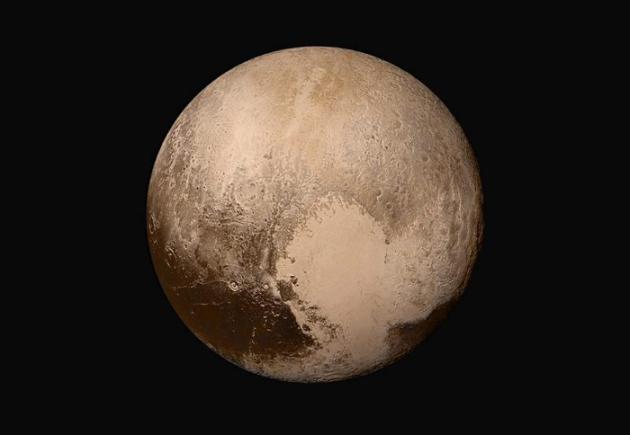 La NASA divulga nuevas imágenes de Plutón, cubierto de niebla y hielo