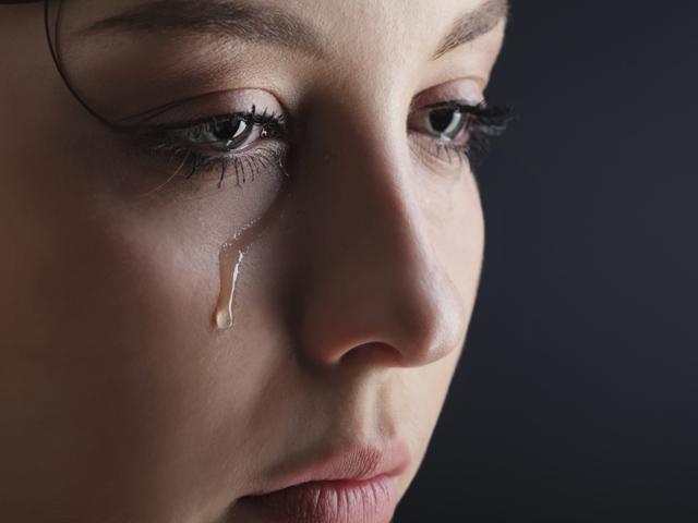 El llanto emocional de las mujeres afecta deseo sexual masculino, reveló estudio