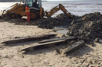 Limpieza especial en playa desentierra restos del Hotel Pocitos