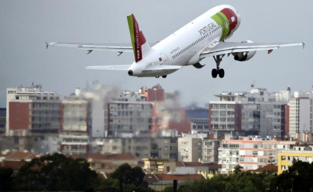 Desvían hacia Sevilla un Airbus 340 de Portugal con 225 personas a bordo por una alerta de humo