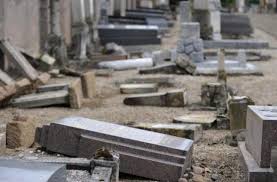 Cuarenta tumbas cristianas profanadas en un cementerio en Francia