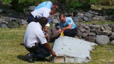 Malasia confirma que alerón hallado en isla la Reunión es del vuelo MH370