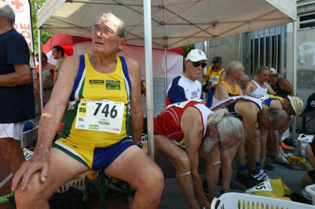 Fischer, el brasileño que compite en los 100 metros lisos con 98 años