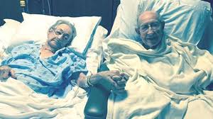 Llevan 68 años casados y no quieren separarse ni siquiera en el hospital