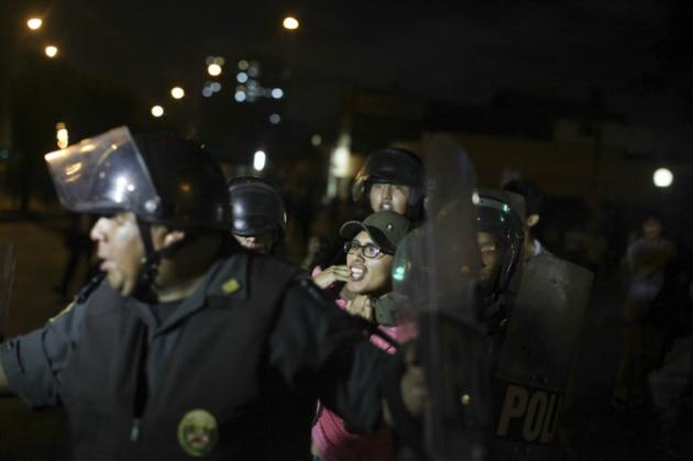 Policías deben bajar de peso para combatir delincuencia, pide gobierno en Perú