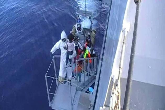 40 inmigrantes mueren asfixiados en la bodega de un barco en el Mediterráneo