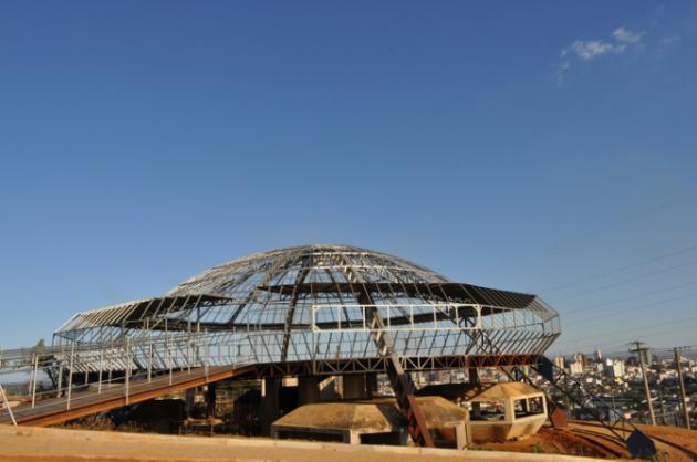 Construyen un "monumento al extraterrestre" en Brasil