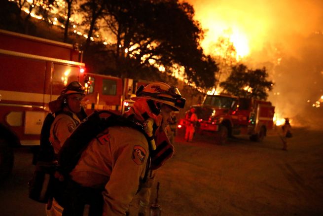Tres bomberos mueren al tratar de combatir un incendio en Washington