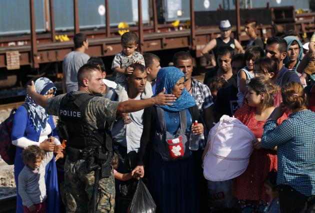 Crónica del caos en estación de tren colmada de migrantes