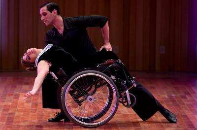 Bailarina en silla de ruedas sorprende en el mundial de Tango en Argentina