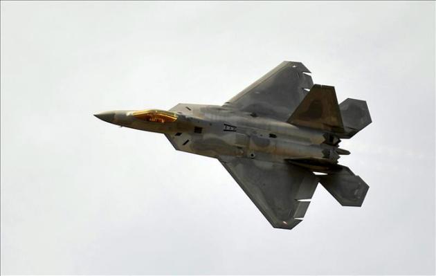 EE.UU. desplegará cuatro cazas invisibles F-22 en Europa