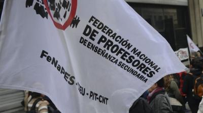 Maestros y profesores le tuercen el brazo al gobierno uruguayo que levantará esencialidad