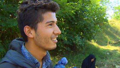 El adolescente que empujó a su abuela en silla de ruedas desde Afganistán a Hungría