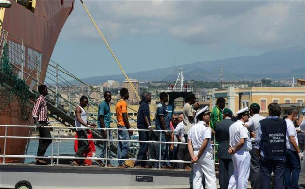 Cientos de víctimas al hundirse dos barcos frente a las costas de Libia