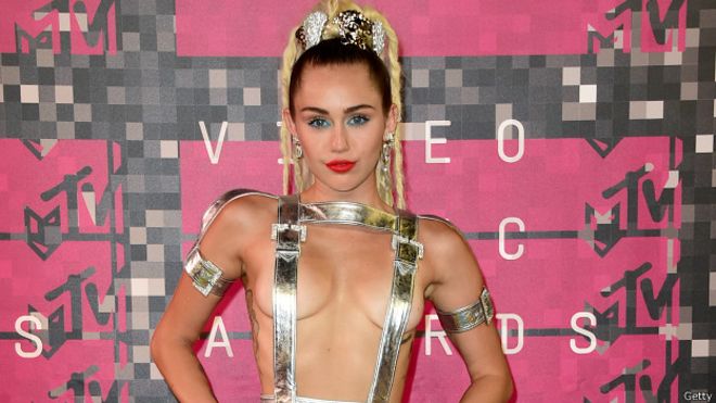 Miley Cyrus se lleva toda la atención en los los premios de MTV Video Music Awards