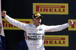 Lewis Hamilton gana Gran Premio de Italia para Mercedes