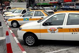 Taxistas levantan paro a regañadientes