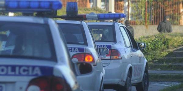 Tres policías detenidos por abatir a un rapiñero en barrio Lavalleja