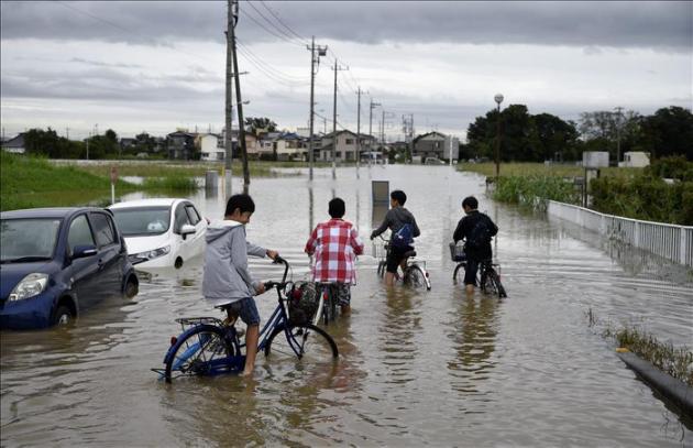 Más de 100.000 evacuados en Japón por las peores inundaciones en décadas