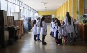 Gobierno de Uruguay buscará casa por casa a niños que no vayan a clase
