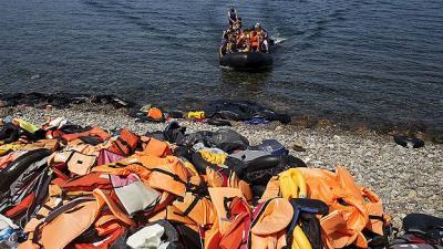 Una cónsul honoraria de Francia le vendió botes y salvavidas a inmigrantes