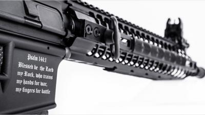 EE.UU. vende el primer rifle 'cristiano'