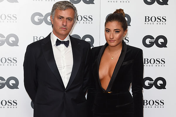 Hija de José Mourinho deslumbró con escote hasta el ombligo en entrega de premios