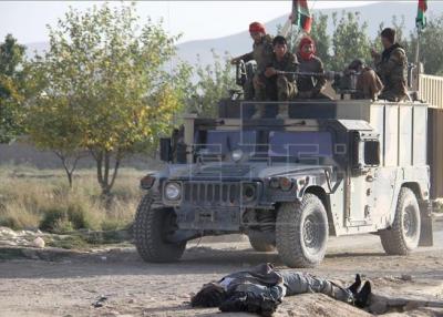Talibanes asaltan una cárcel en Afganistán y liberan a 355 presos