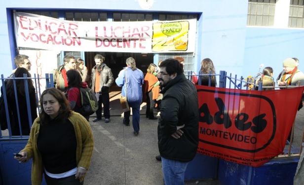 Profesores de Secundaria en Uruguay se niegan a extender las clases para recuperar días