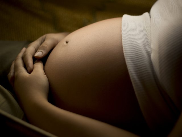 Las mujeres embarazadas no necesitan "comer por dos", según un estudio