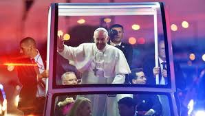 Filadelfia recibe al papa como una superestrella